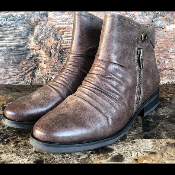 NEW Baretraps Anila Booties - Picture 10 of 15